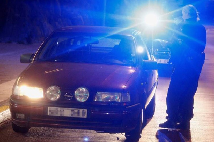 Tre kommunpolitiker har använt sig av Facebookgruppen som förmedlar svarttaxitjänster i Luleå. Det visar Norr Medias granskning.