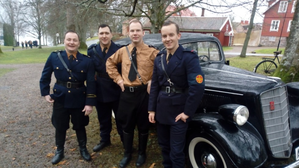 De norska hirdmännen, nazisterna, med en tidstypisk Opel Regent Lyx från 1935.