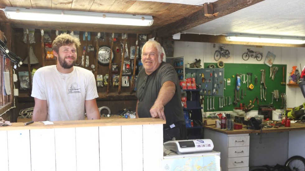 David och Anders Ruthström har drivit cykeluthyrning på Sudersand i fyra år. Ett sommarboende grannpar som tycker att verksamheten bullrar – tvingar nu bort verksamheten.