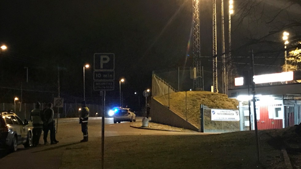 En polisinsats fick göras kring K bygg arena efter matchen mellan IFK Motala och Västerås. Det var Bolticfans som åkt för att bråka med VSK-fans.