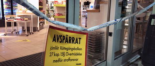 Beväpnad rånare fortfarande på fri fot