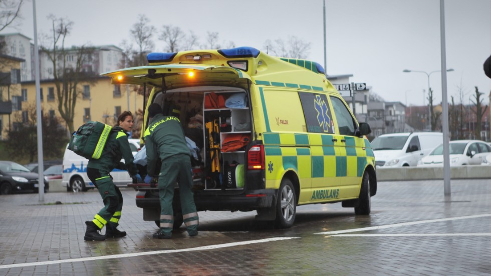 En person skadades allvarligt och fick föras iväg med ambulans efter att färjan lagt till i Visby.