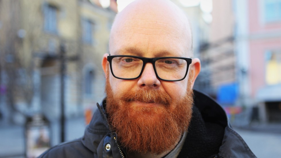 Ola Mattsson var tidigare Rädda barnens Sverigechef men presenterar sig nu som utvecklingschef. 