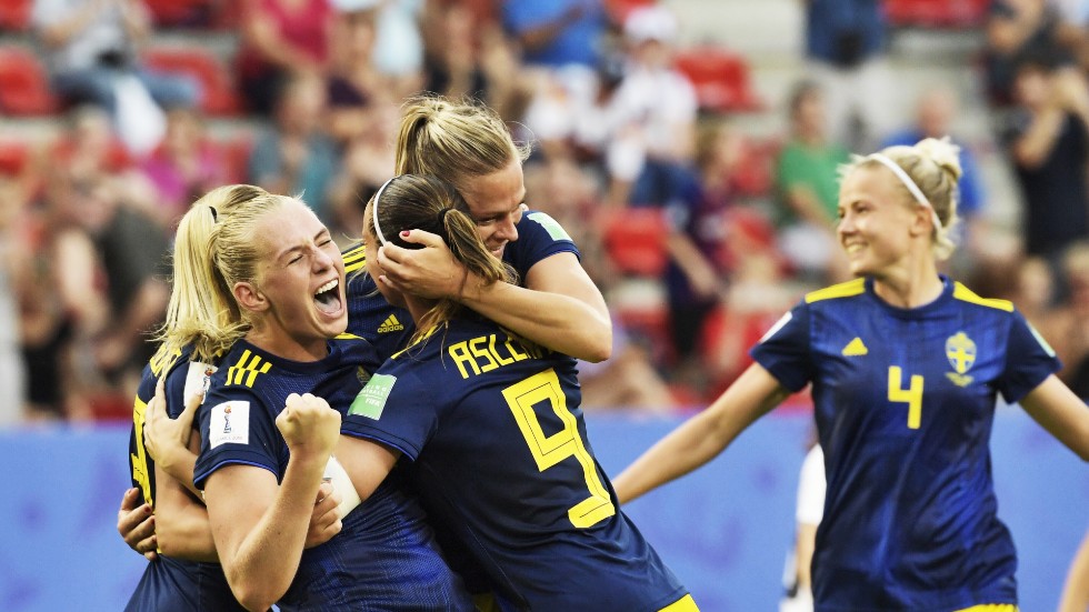 Stina Blackstenius jublar efter att ha gjort segermålet i VM-kvartsfinalen mot Tyskland. En vinst som säkrade Sveriges OS-plats nästa sommar.
