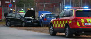 Två bilar inblandade i trafikolycka