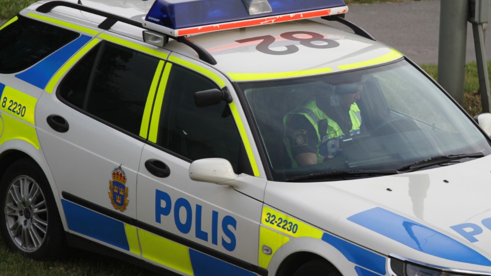När en man var vid Ågelsjön för att ta lite nattbilder ska han ha utsatts för ett rån av flera okända gärningsmän.