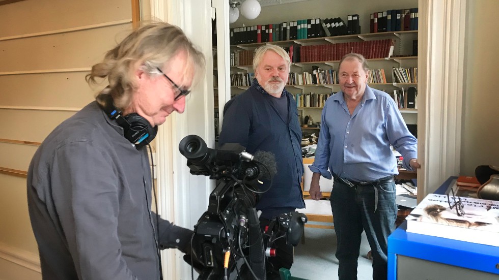 Lars Granstrand och Jonas Fohlin i samband med att filmskaparen Roy Andersson intervjuas om filmen "En kärlekshistoria".