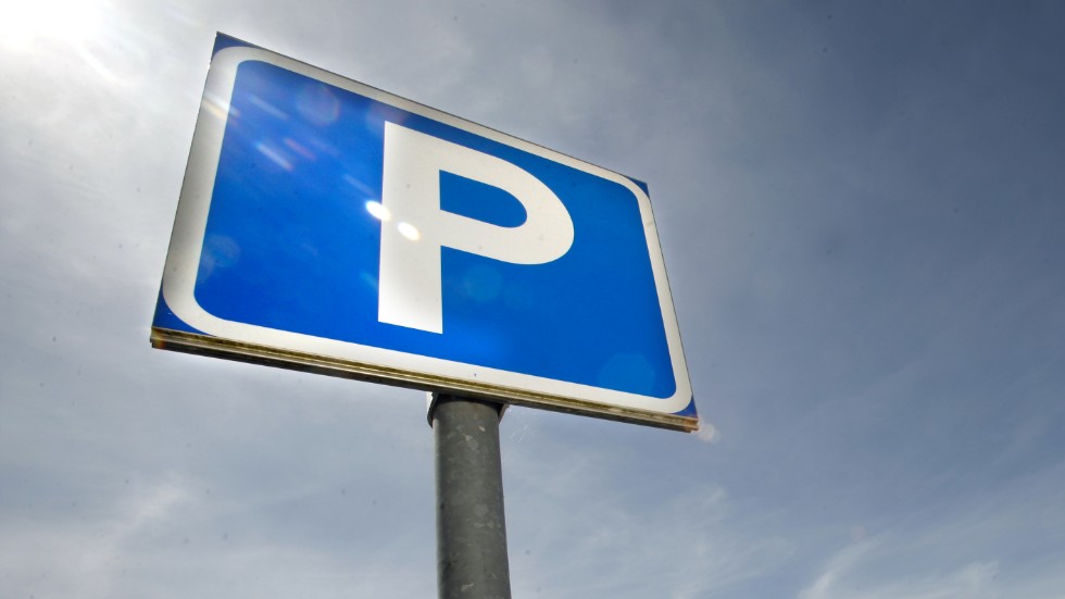 Trafikverket vill ha en laglig pendlarparkering i Levide vid väg 141.
