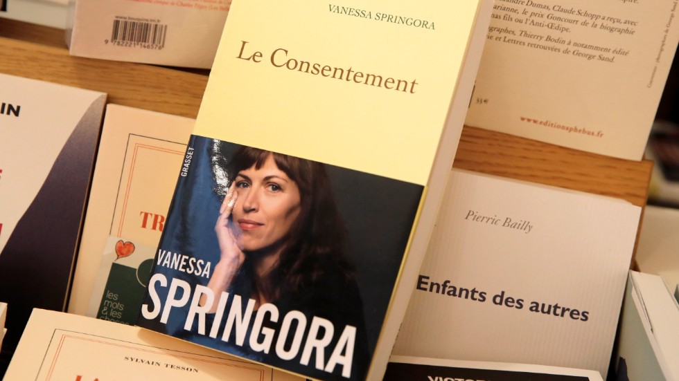 Vanessa Springora skriver om hur hon som 14-åring utnyttjades av en vuxen författare. 