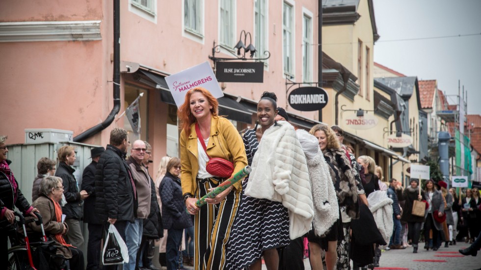 Catwalken på Adelsgatan visar upp höstmode från Visbys butiker.