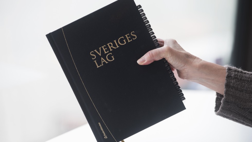 Kvinnan hade 2,16 promille när hon körde till Systemet i Älvsbyn och döms för grovt rattfylleri. Hon får inte heller tillbaka sin bil.