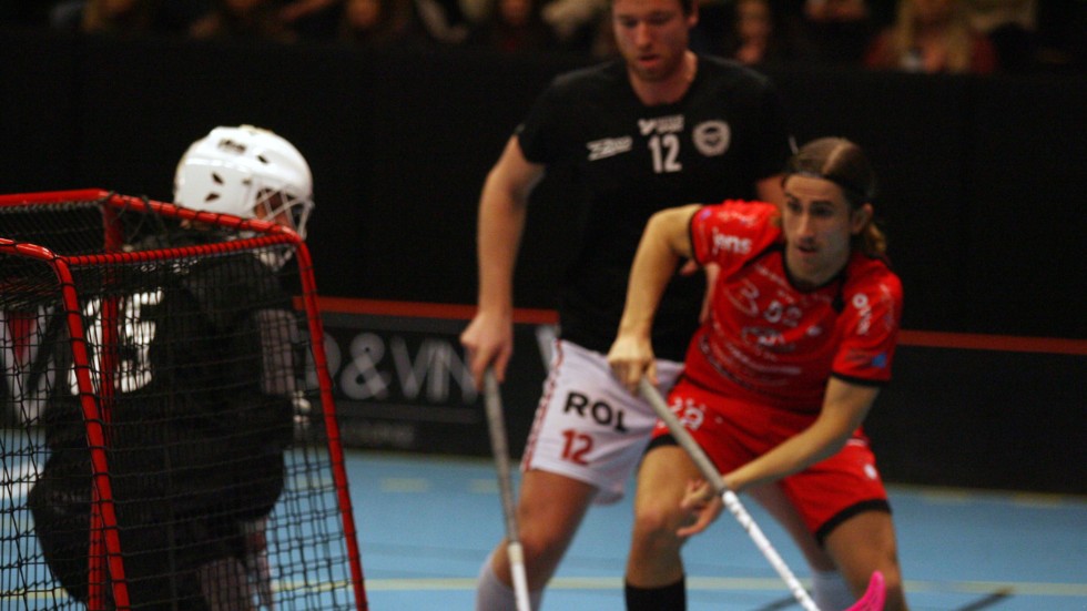 Solfjäderstaden, här Kim Karlsson, kom snett in i matchen och förlorade på orutin i matchen mot Hovslätt. Otajming och fokus på fel saker drabbade laget som fick sin svit på fem raka segrar bruten.