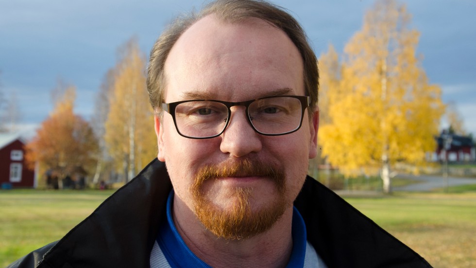 Hendrik Andersson (L) liksom övriga oppositionen har synpunkter på kommunens fastighetsaffär." Det kan bli dyra hyror för privatpersoner i trygghetsboendet".