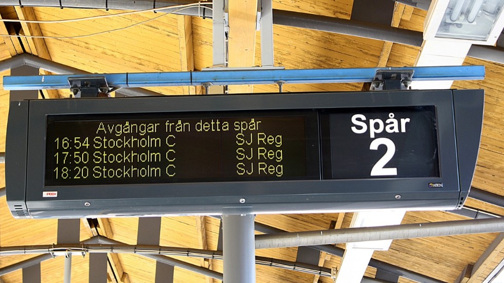 Mannen gick på spårområdet. För det fick han böta 3000 kronor.