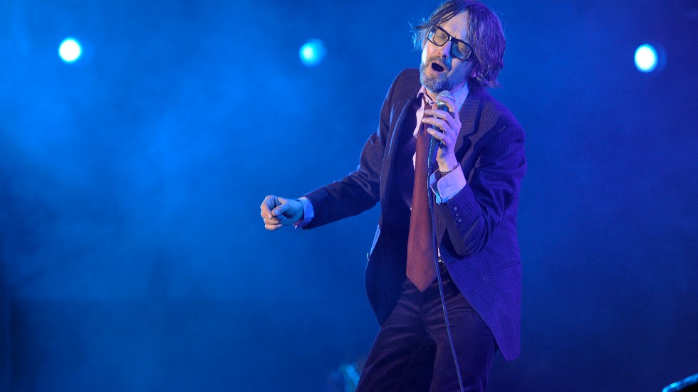 Jarvis Cocker har tillfälligt pausat musiken och läser för sina fans i coronatider. Arkivbild.