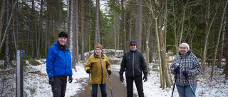 De bryter karantänen med gemensamma promenader