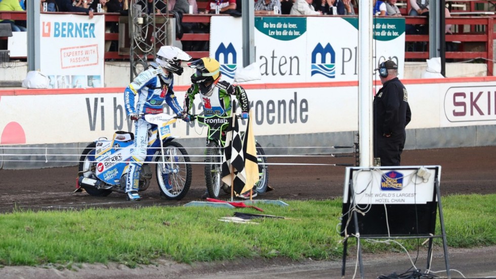 I stället för tio matcher i grundserien blir det sex matcher för Vargarna.