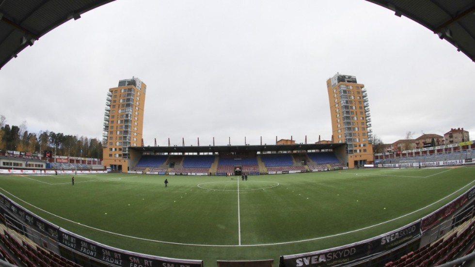 Tanken på att få se fotboll på plats lockar en del att betala tusenlappar för en balkongplats tillhörande en av Tunavallens lägenhetsägare. Arkivbild.
