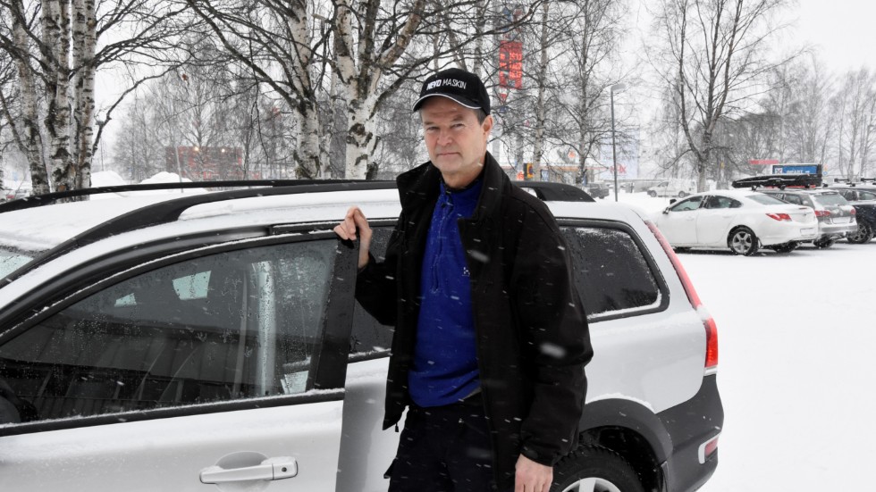 Mikael Nilsson, kriminalinspektör vid polisen i Luleå, uppmanar personer som blivit av med tillhörigheter från båtar att höra av sig till polisen efter att stöldgods anträffats i en stulen båt som kom till rätta.