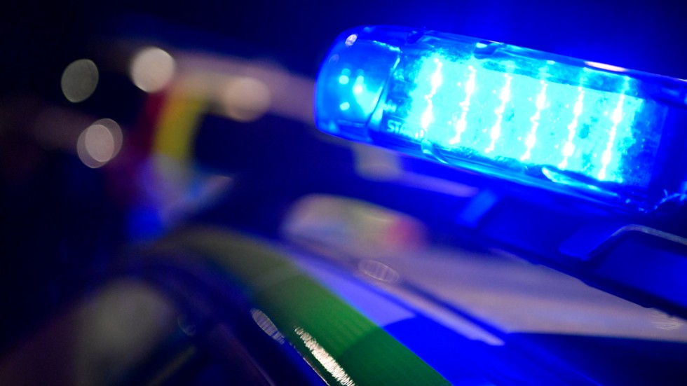 I samband med en husrannsakan hittade polisen ett skarpt vapen.