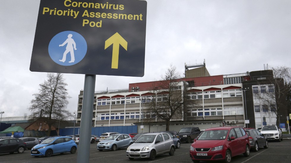 En skylt utanför Watford General Hospital i London.