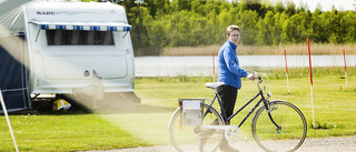 Campingvärd med koll på hemliga koder och regler