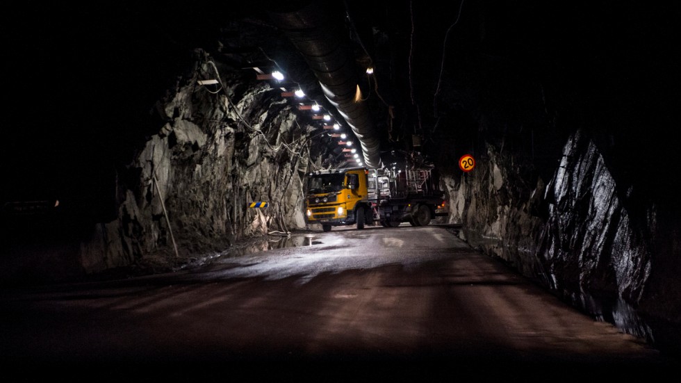 En orsak ska vara höjdskillnad mellan brytningsblock 22 och block 26. LKAB har haft en eftersläpning i brytningstakten i block 22 vilket har orsakat spänningar i berget.