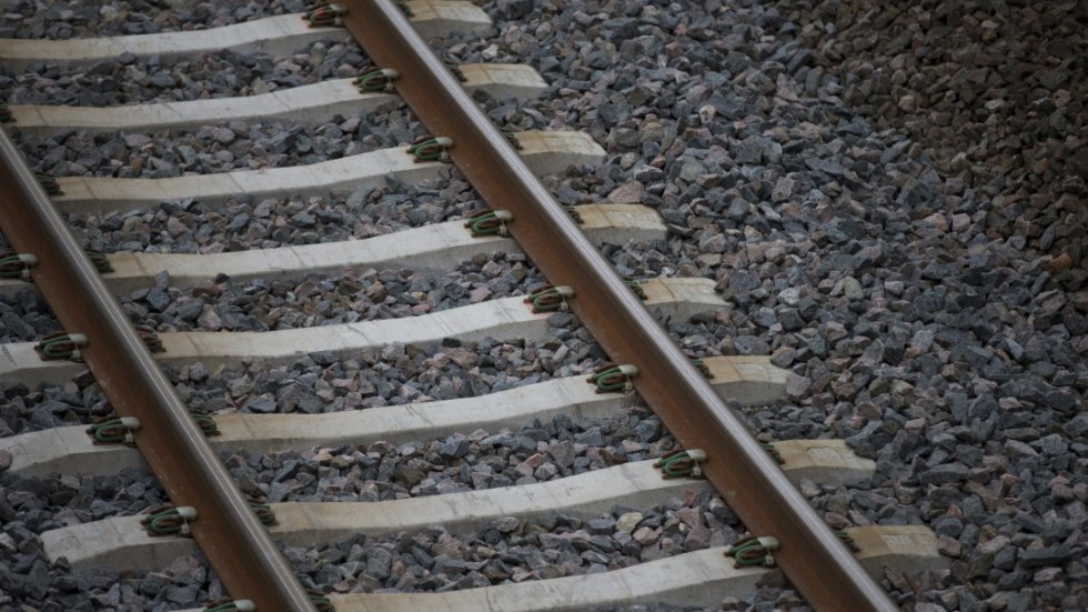 Skribenten tycker det är roligt att nattåget ska börja trafikera Skellefteå.