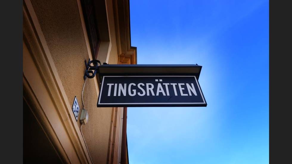 En man sitter häktad misstänkt för en grov misshandel och flera grova olaga hot.
