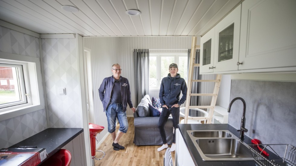 Stefan Wahlström kontaktade kommunen innan han och sonen Victor Wahlström började bygga ett Attefallshus på gården. 