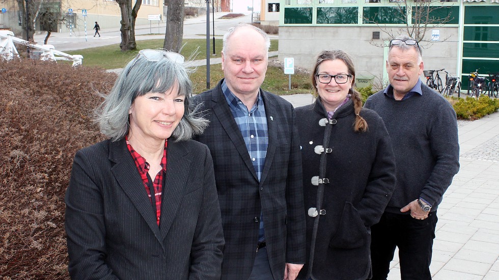 De är engagerade i projektet "Tomma hus". Camilla Carlsson från Coompanion, Kjell Fransson (L) i Motala kommuns landsbygdsgrupp, Pia Kindvall från Hela Sverige ska leva och kommunens utvecklingsstrateg Anders Bengtson.