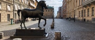 Stad i tyst skrud - stockholmarna lyssnar också