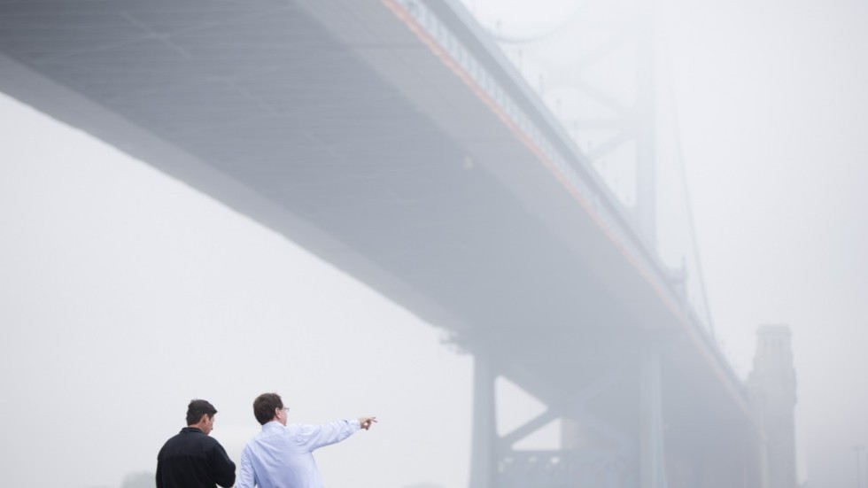 Benjamin Franklin Bridge förbinder Philadelphia i delstaten Pennsylvania med Camden i New Jersey. Arkivbild.