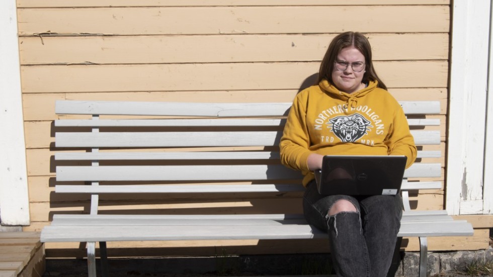 Anna-Greta Boström i Boden är en av alla
gymnasieungdomar som pluggar hemifrån på distans just nu.