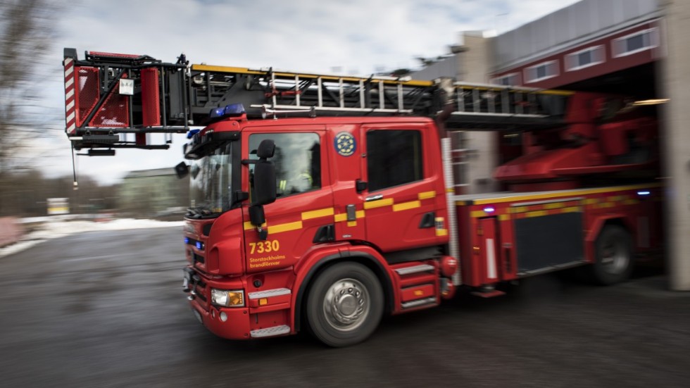 Det brinner i en byggnad i Bulltofta företagsområde i Malmö. Arkivbild