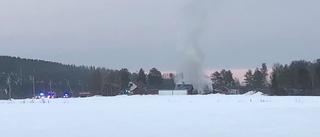 Brand i verkstadsbyggnad med gasolflaskor 