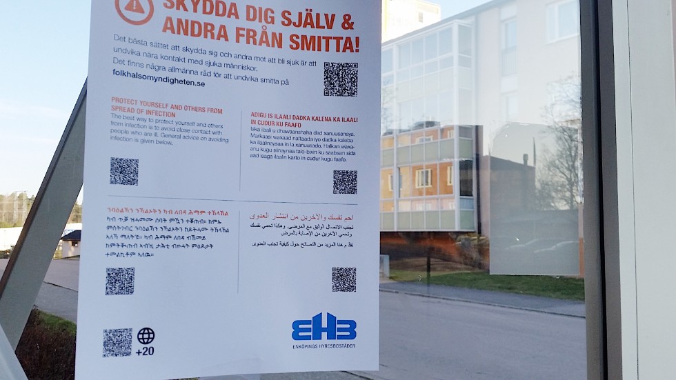 Under torsdagen och fredagen sattes informationslappar på olika språk upp i alla EHB:s trappuppgångar.