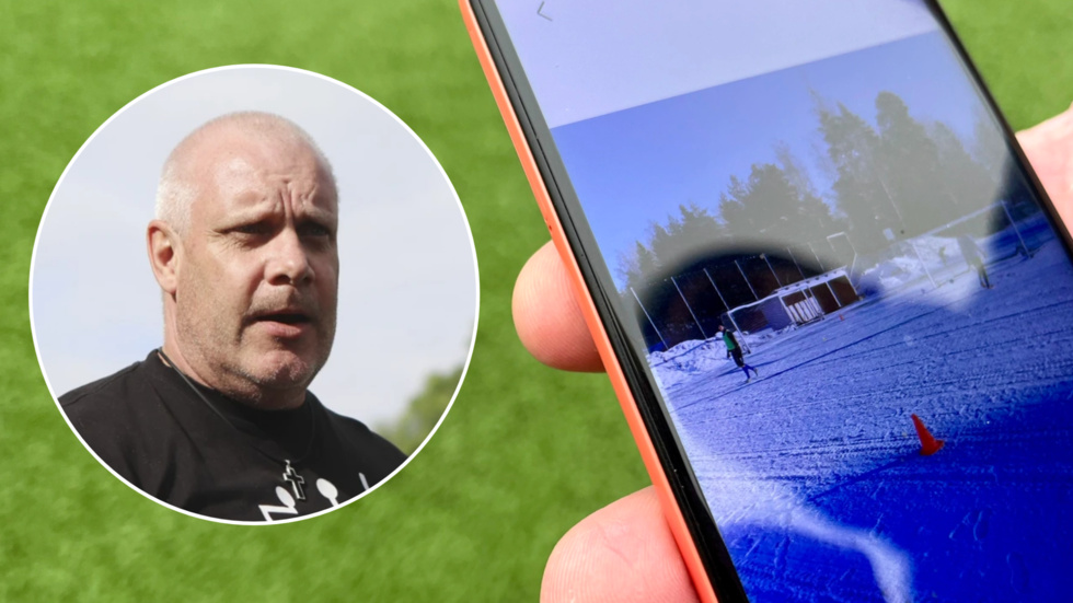 Dennis Carlson, enhetschef för fastighet och anläggning på Service- och teknikförvaltningen, svarar för skötseln av konstgräsplanen vid Backavallen.