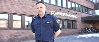 Polisen om våldet: "Han tar successivt av henne det egna livet"