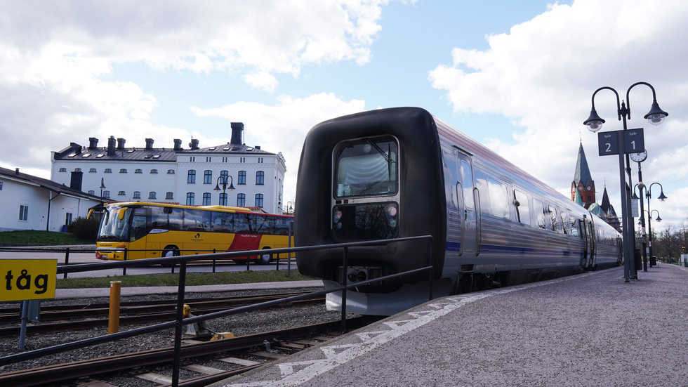 Linköpings kommun föreslår en slutstation redan i Hackefors, vilket är längre från centrum och den nya stationen än vad som var tänkt.