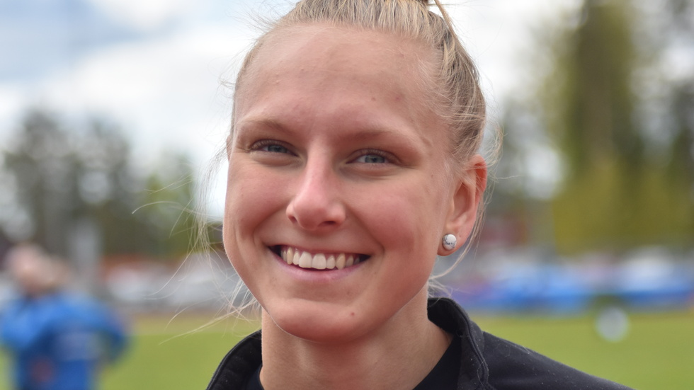 En strålande glad Thea Norlund har nu gjort comeback på löparbanan och det gick bra. Nu har hon dessutom anmält sig till SM i Karlstad.