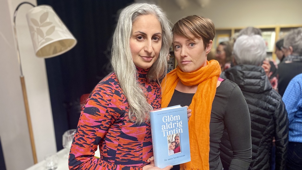Sanam Gharaee och Sofia Rutbäck Eriksson har skrivit boken "Glöm aldrig Tintin". Under tisdagskvällen medverkade de i ett författarsamtal på Piteå stadsbibliotek. "Jag blir jätteberörd över att så många ville komma hit", säger Sanam.