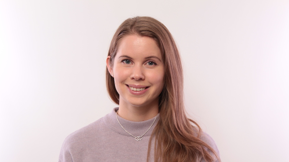 Emma Härenstam, meterolog på SMHI, uppger att det blir många skiftningar i vädret under onsdagen när en kallfront drar in och resulterar i regn över Motala och Vadstena.