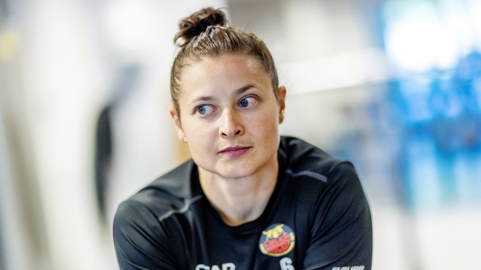 Jenni Hiirikoski dras med problem efter en virussjukdom och har missat åtta matcher.