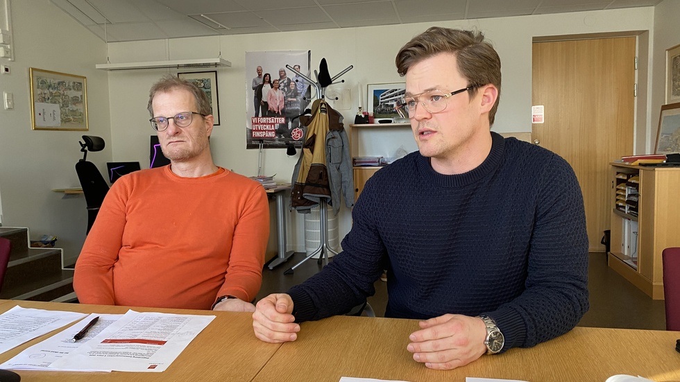 Utbildningsrådet Mikael Wallin (L) och kommunalrådet Mats Annerfeldt (S) berättar om varför åtgärderna måste göras.