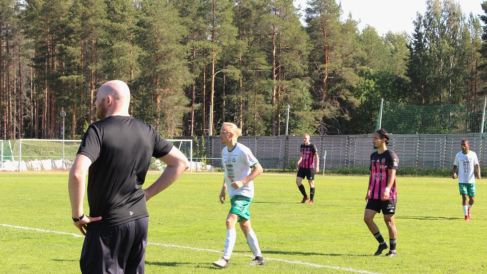 Max Wårell gjorde det viktiga 1-0-målet mot Frösö IF inför ögonen på tränaren Erik Torstensson.