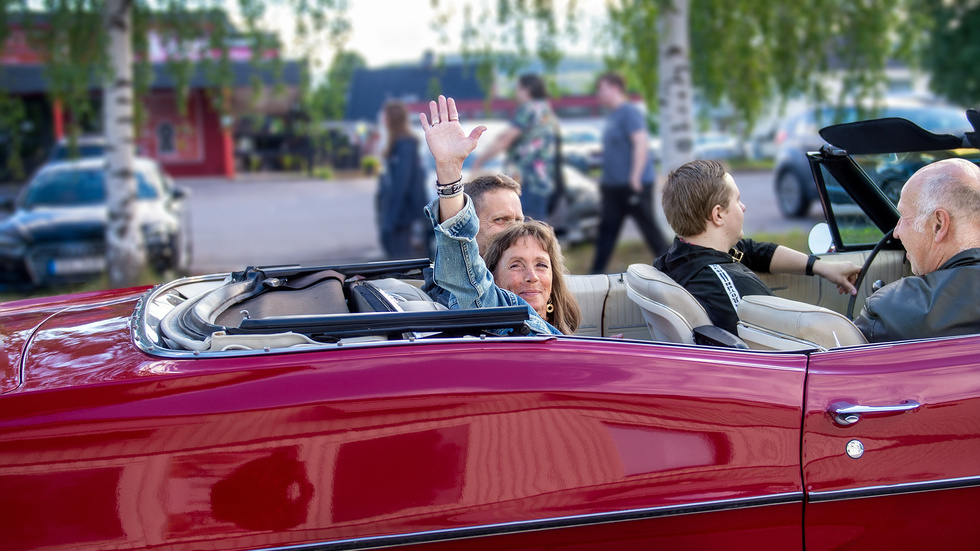 En av många som såg ut att trivas på kvällscruisingen  var Madlén Fornelid-Nyberg.