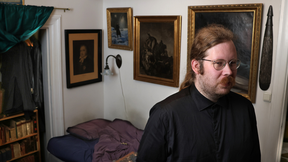   Joakim Mattson bor inne på Antikvariat Drotten.