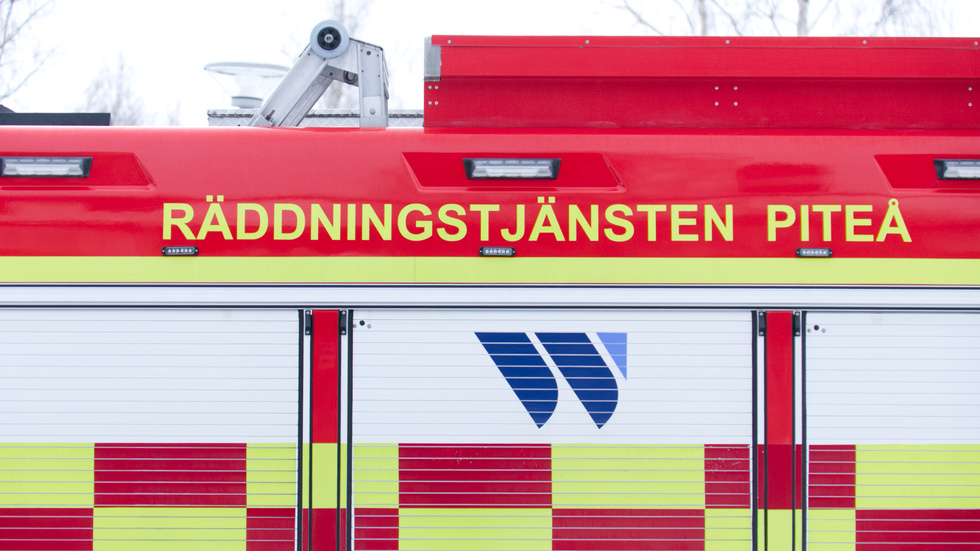 Räddningstjänsten i Piteå släckte en brinnande bil på torsdagskvällen.