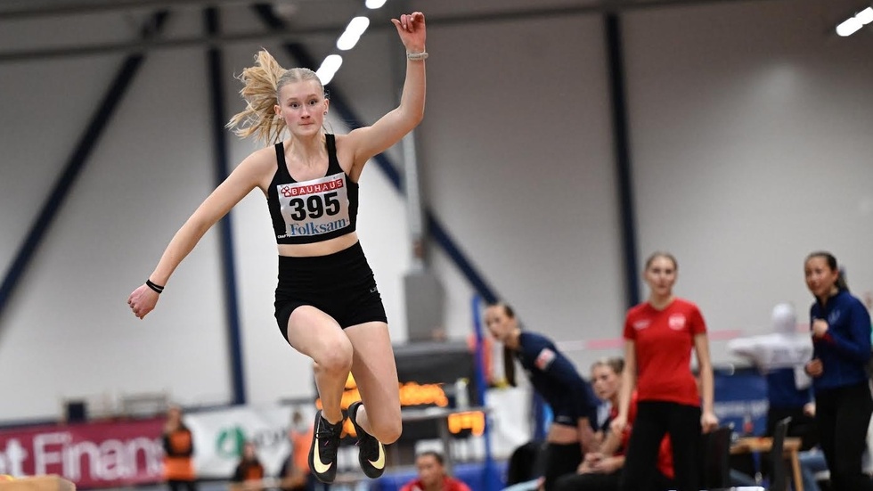 Meja Berggren gjorde en riktigt stark mästerskapsdebut och hade bara 19 cm upp till bronset i tresteg för flickor 17 år.